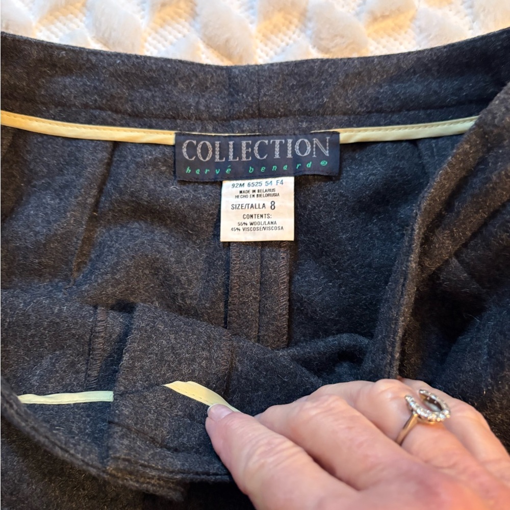 Elegant Gray Wool Women's Pantsuit - Picture 8 of 10